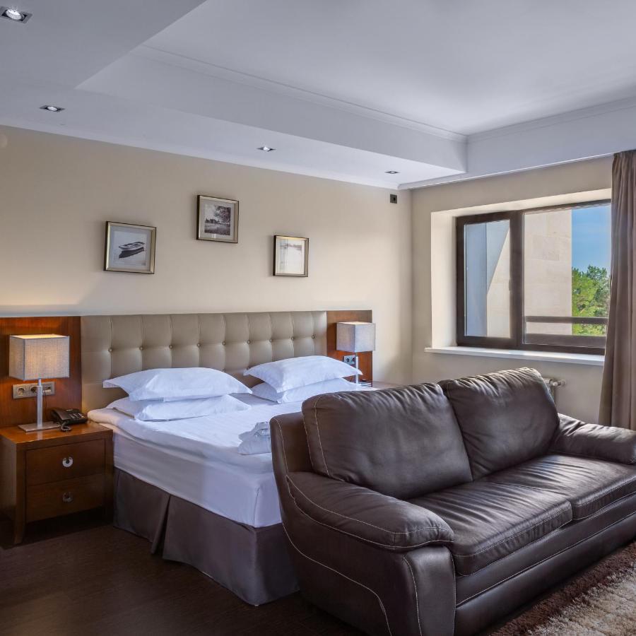 Park House Hotel Barmashino Buitenkant foto